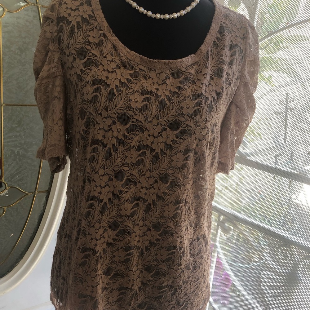 Forever 21 Taupe Floral Lace Short Sleeve Top